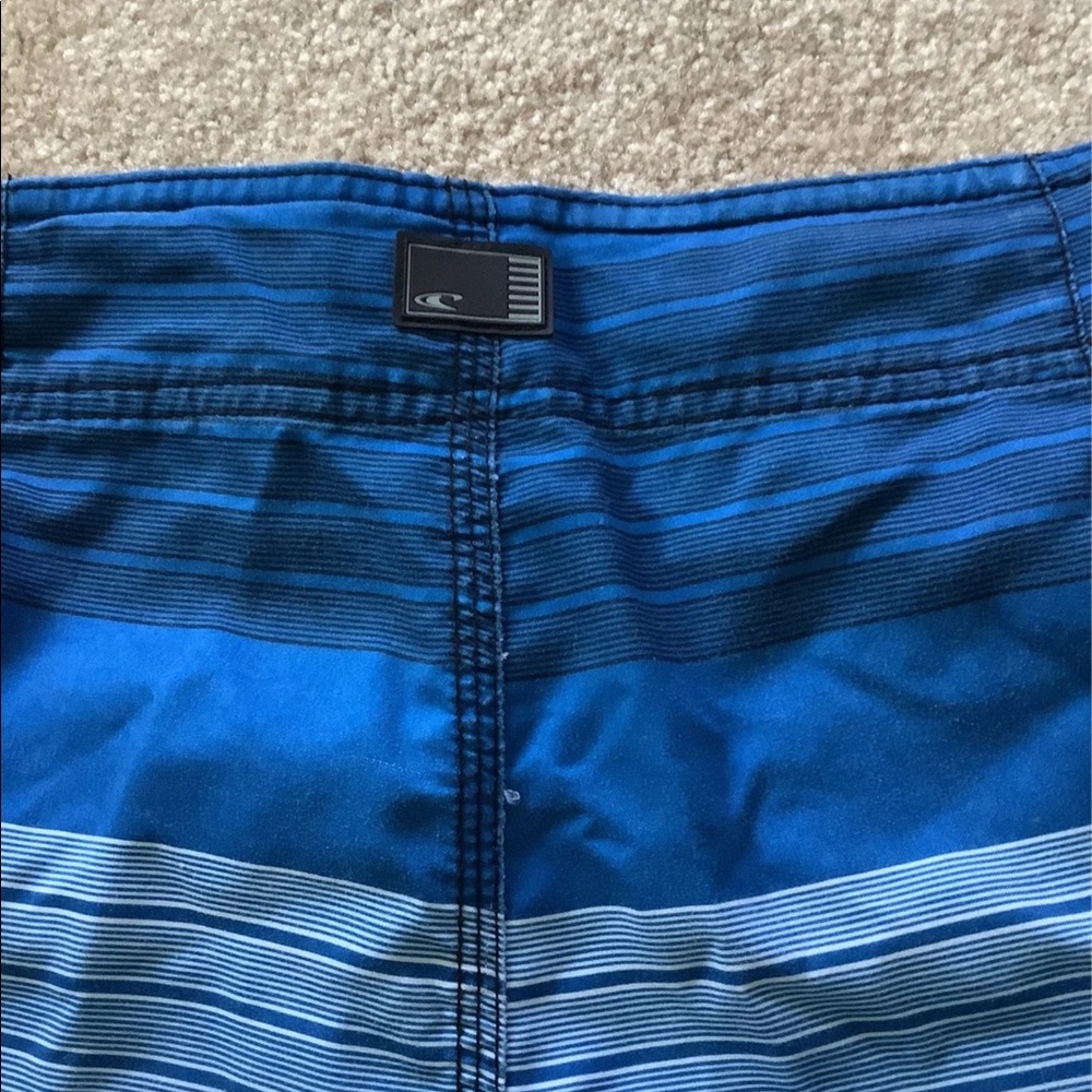 O’Neill board shorts blue black striped 36 waist in great condition. 🏄🏽 - Picture 10 of 12
